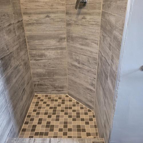 Et badeværelse på 6atUpper Guest House