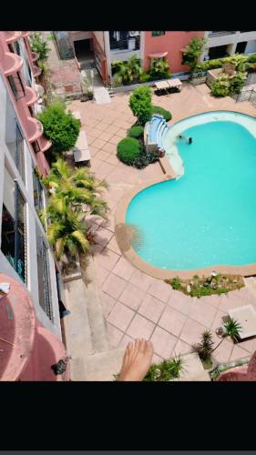 Piscina a Airport Oasis o a prop