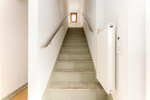 a staircase in a building with white walls at Meer-Lust-Sylt Sonnenhäuschen in Westerland (Sylt)