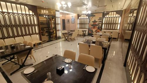 an overhead view of a restaurant with tables and chairs at Hotel Ranjeet Akola in Akola