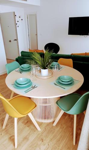 TV a/nebo společenská místnost v ubytování APARTAHOTEL MADRID URBAN SUITES - EDIFICIO EXCLUSIVO- 7 Apartments Boutique Full Equiped