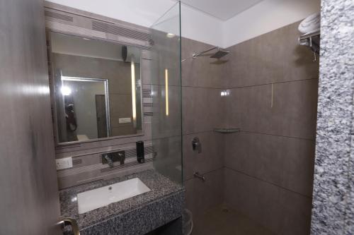 a bathroom with a sink and a mirror at The Byke Boutique - Amra Oasis Osian in Osiān