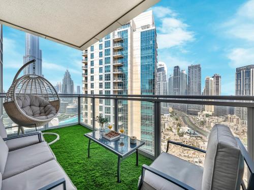 Luxe 4 bedroom Apartment I Burj Khalifa & Fountain Views I Free Gym, Pool, Parking, Wi-Fi and PS5 I by Skyline Serenity photo 3