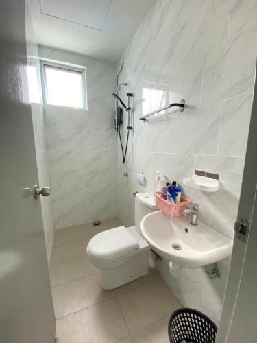 Et badeværelse på Bayu Temiang Residensi