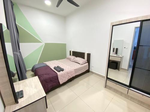 En eller flere senge i et værelse på Bayu Temiang Residensi