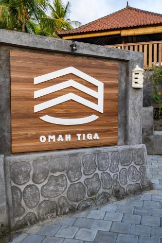 Omah Tiga, Yeh Embang, Jembranaに飾ってある許可証、賞状、看板またはその他の書類