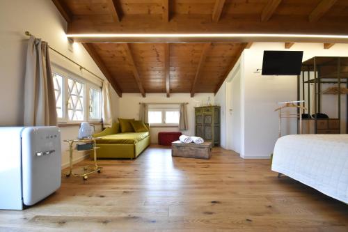 a bedroom with a bed and a couch in a room at Residenza Vesentini in Pastrengo