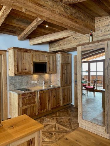 Una cocina o zona de cocina en Appartements Mösern Steinplatte