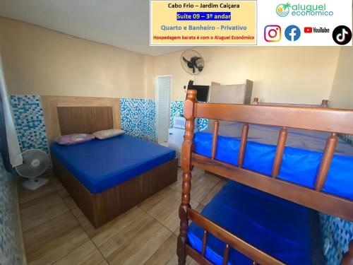 a bedroom with two bunk beds in a room at Cabo Frio - Jardim Caiçara - Aluguel Econômico in Cabo Frio