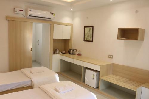 Una cocina o cocineta en MVT Guesthouse & Restaurant