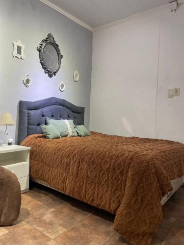 a bedroom with a bed and a mirror on the wall at Mi casa, tu casa in Concepción del Uruguay
