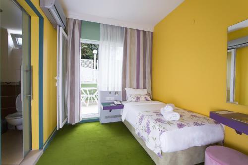 Katil atau katil-katil dalam bilik di Mini Harem Hotel