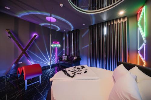 Hòa BìnhにあるX Sense Love Hotel - Vinhomes Ocean Park 2のギャラリーの写真