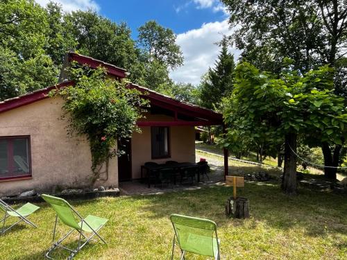 a group of chairs in front of a house at Gîte 6 personnes avec piscine in Agnac