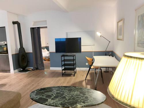 Schöne Erdgeschosswohnung, nahe Zentrum und Schoenbrunn