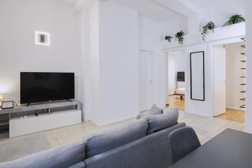 Lenny's Central Apartment