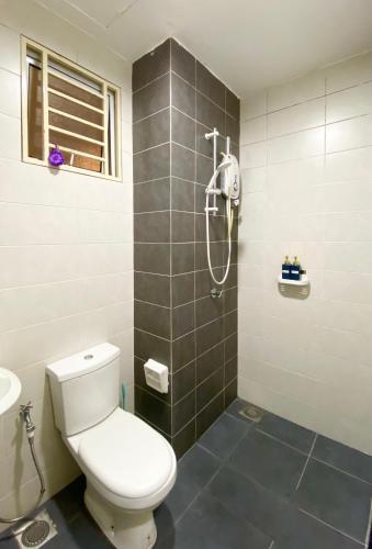 Ένα μπάνιο στο Studio at Mesahill Nilai by D'KAY HOMES with Mall, near USIM KLIA