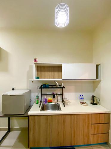 Η κουζίνα ή μικρή κουζίνα στο Studio at Mesahill Nilai by D'KAY HOMES with Mall, near USIM KLIA