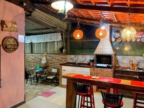 Restoran atau tempat lain untuk makan di Casa de campo Domeni rustica e próximo a cidade de Juiz de Fora MG