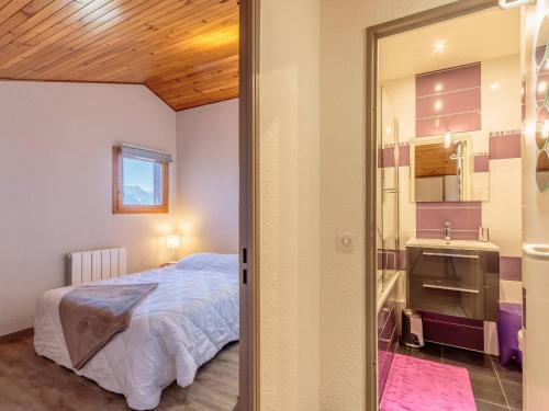 Photo de la galerie de l'établissement Duplex 38m² 5 pers, 2 TV, balcon, casier à skis - FR-1-353-114, à La Plagne Tarentaise