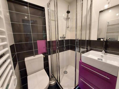 Photo de la galerie de l'établissement Duplex 38m² 5 pers, 2 TV, balcon, casier à skis - FR-1-353-114, à La Plagne Tarentaise