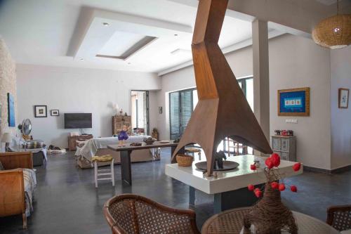 a living room with a fireplace in the middle at Dar Harmattan in Essaouira