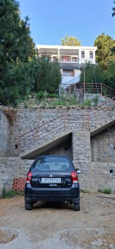 Το κτήριο όπου στεγάζεται  το δωμάτιο σε οικογενειακή κατοικία