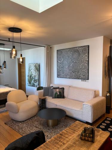 Sofia Rooftop Red Apple