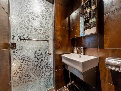 a bathroom with a sink and a shower at Museum Stay - Central London in London