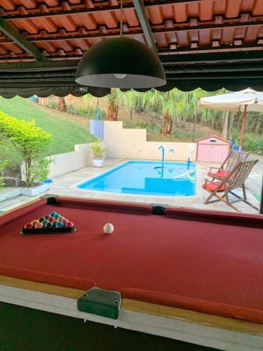 Kolam renang di atau dekat dengan Casa de campo Domeni rustica e próximo a cidade de Juiz de Fora MG
