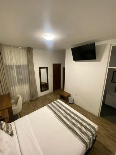 Ένα ή περισσότερα κρεβάτια σε δωμάτιο στο Hotel Rumi