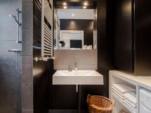 Palm Apartment Amsterdam tesisinde bir banyo