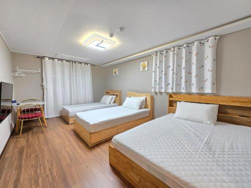 Postel nebo postele na pokoji v ubytování Incheon airport Guesthouse L