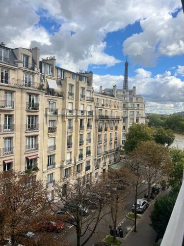 Suite avec balcon vue Tour Eiffel