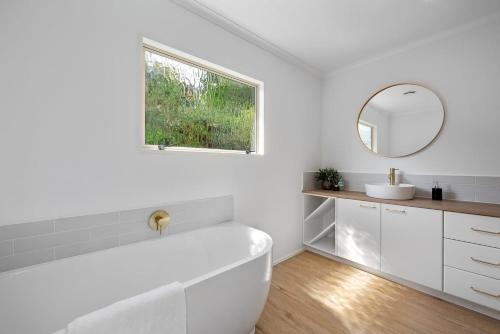 Ένα μπάνιο στο Spacious room in Browns Bay