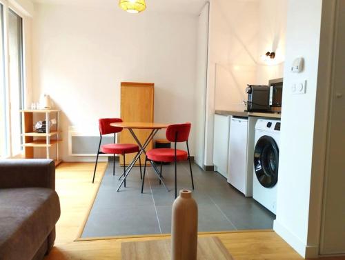 Photo de la galerie de l'établissement Studio meublé centre ville Aix les Bains, à Aix-les-Bains