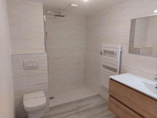 Photo de la galerie de l'établissement Studio meublé centre ville Aix les Bains, à Aix-les-Bains