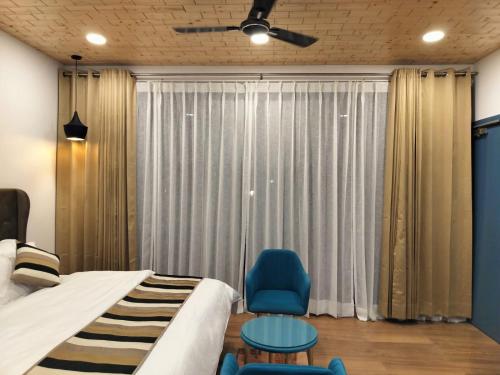 Ένα ή περισσότερα κρεβάτια σε δωμάτιο στο Morni Hills Retreat & Heaven