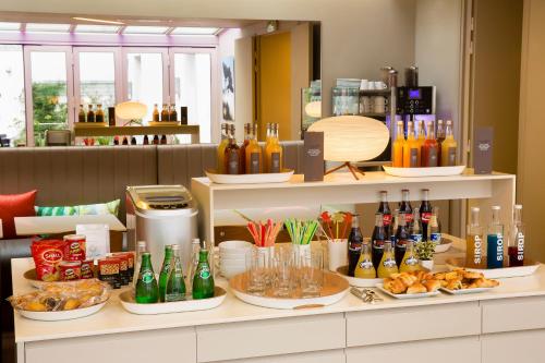Comida en o cerca de este hotel