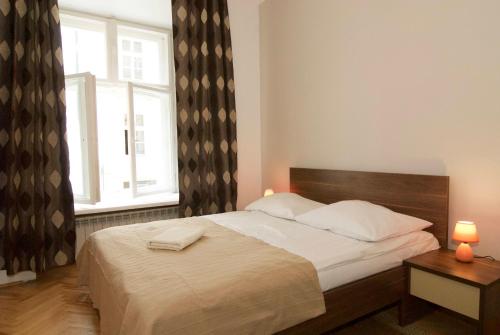 Ένα ή περισσότερα κρεβάτια σε δωμάτιο στο Apartments Legendary Kraków