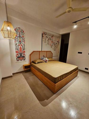 a bedroom with a bed and a ceiling fan at Luxury home with projector room near Kasauli in Dagshai
