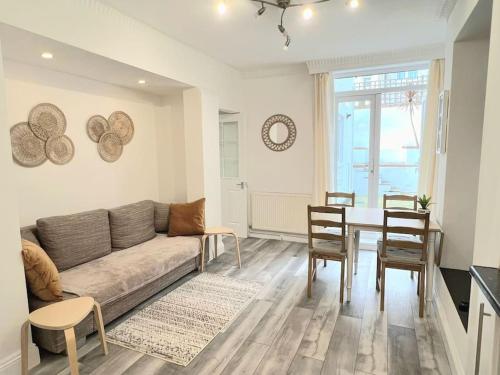 a living room with a couch and a table at Cosy Central 2 En-suite Bedrooms Apartment in Hastings