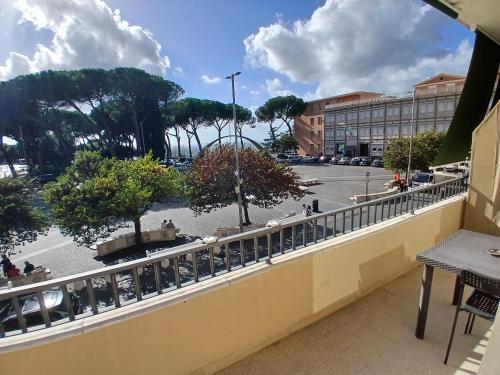 a balcony with a view of a street at affittacamere da Fenix in Tivoli