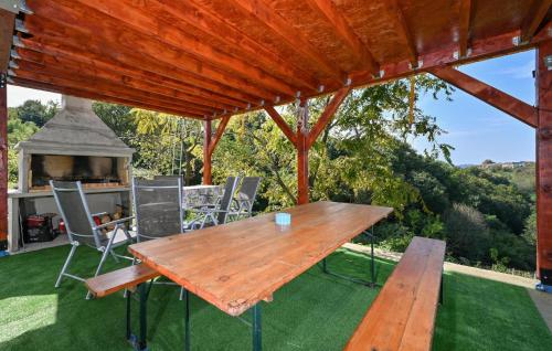 Μπαλκόνι ή βεράντα στο Awesome Home In Vinica Breg With Wifi