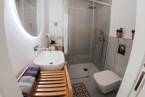 Ένα μπάνιο στο Apartmento elegante