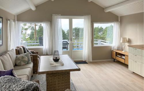Posezení v ubytování Two-Bedroom Holiday Home In Rygge