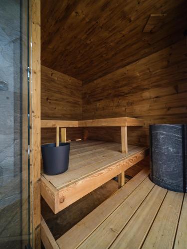 Luxury Mountain Apartment with Private Sauna and Underground Parking