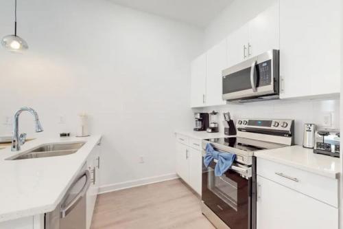 Spacious 5BR Home w Pool 15 Minutes to Disney photo 21