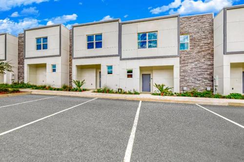 Spacious 5BR Home w Pool 15 Minutes to Disney photo 8