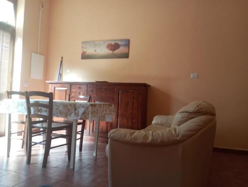 a living room with a table and chairs and a couch at Agriturismo La Vite e L'Ulivo in Baschi
